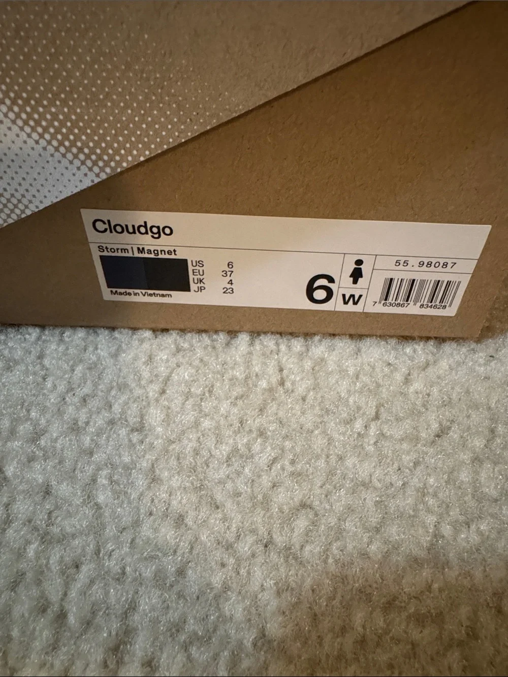 On Cloud Go Running Shoes size 6